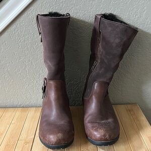 UGG Brown Leather Suede chocolate dark Shearling lug sole Boots - 8